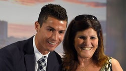 Cristiano Ronaldo le hace un regalo de 100.000 euros a su madre y le llueven las
