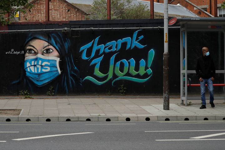 Ένα ακόμη "ευχαριστούμε" στο Εθνικό Σύστημα Υγείας σε δρόμο του Λονδίνου, στο Η.Β. (3 Μάιοι)