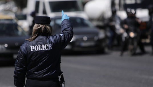 Πρεμιέρα νέων μέτρων ΕΛ.ΑΣ. : Έπεσαν τα πρώτα πρόστιμα για μη χρήση