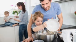 Deja de enseñar matemáticas a tus hijos en casa y explícales lecciones de