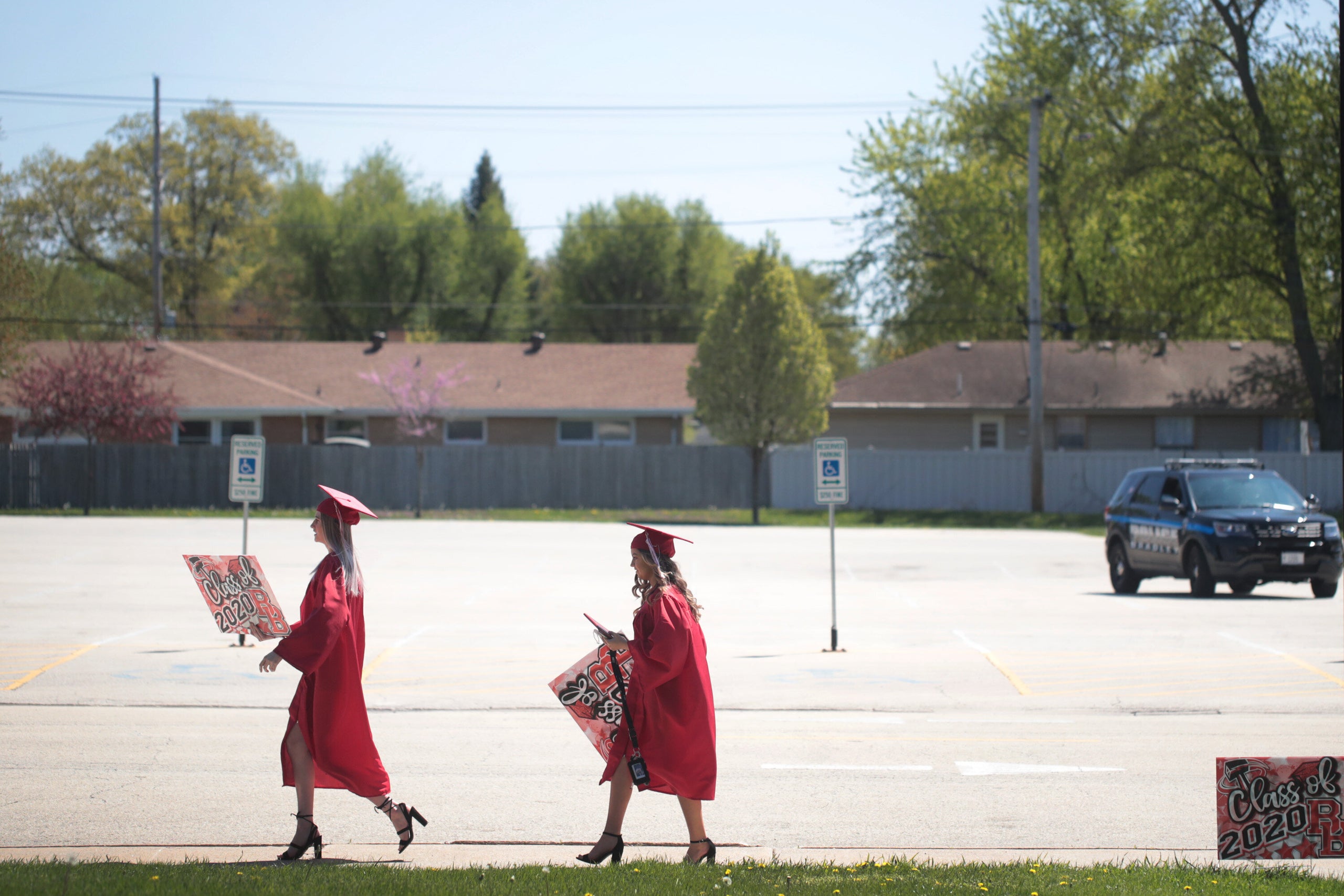 Photos Show What One High School Graduation Looks Like
During The Coronavirus Pandemic 9