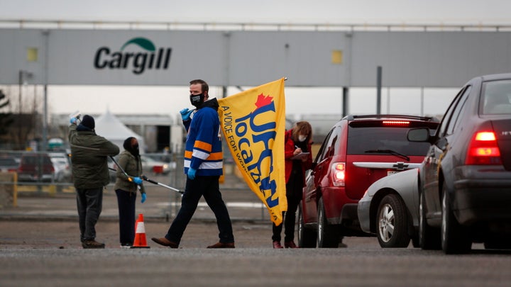 A union representative greets workers returning to the Cargill beef processing plant in High River, Alta. on May 4, 2020 that was closed for two weeks because of COVID-19.