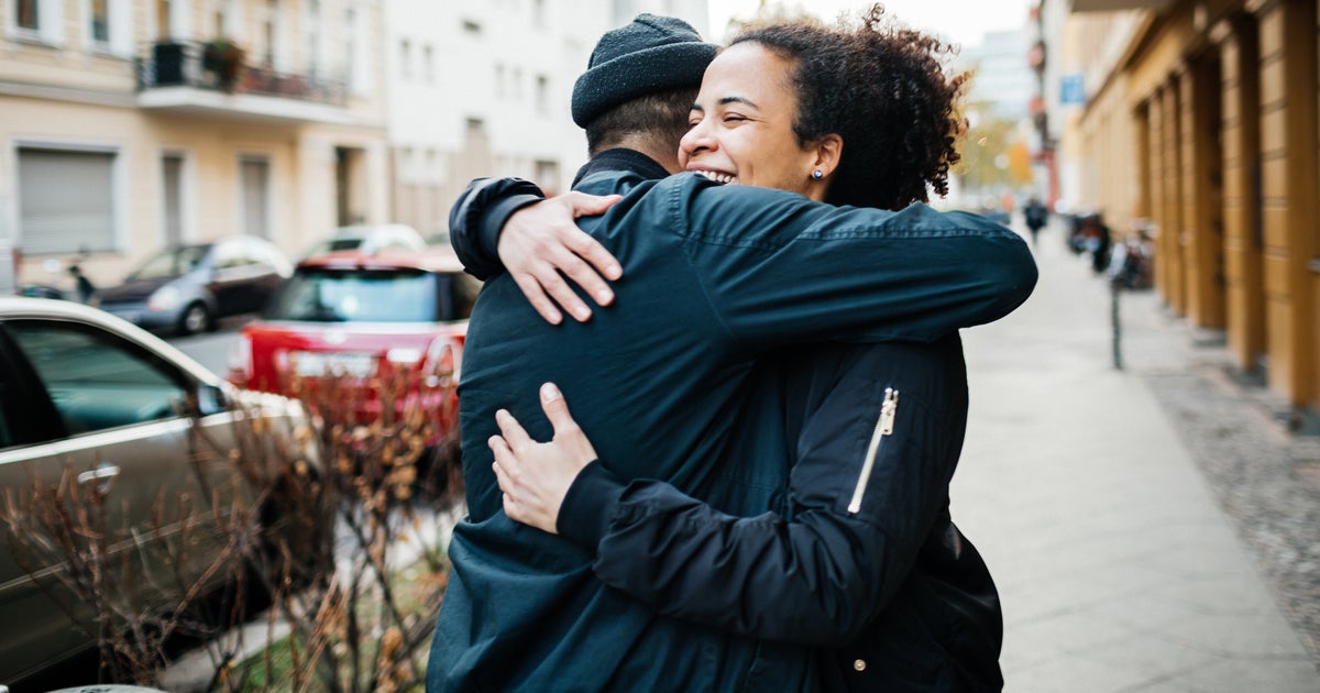 Get Pic Of Two Friends Hugging Pics