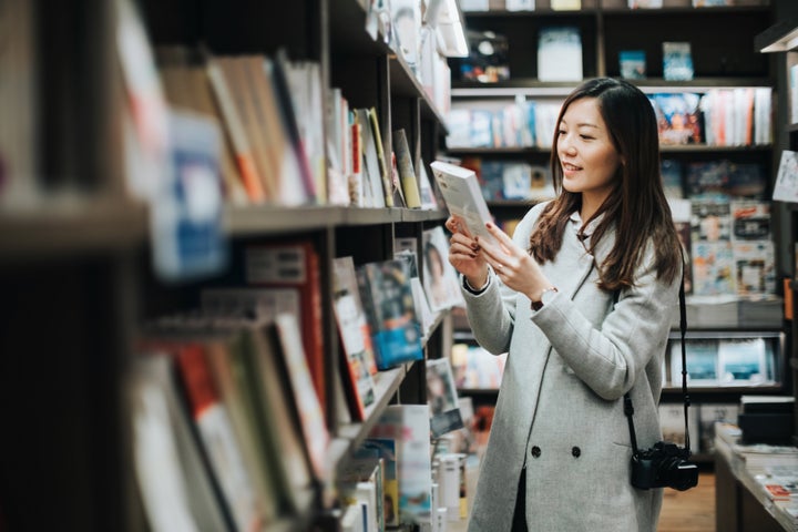 緊急事態宣言に伴い休業していた一部の書店が営業を再開した。