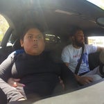 自分で車を運転してランボルギーニを買いに行った5歳の男の子、大目玉を食らうも乗車の夢を叶える