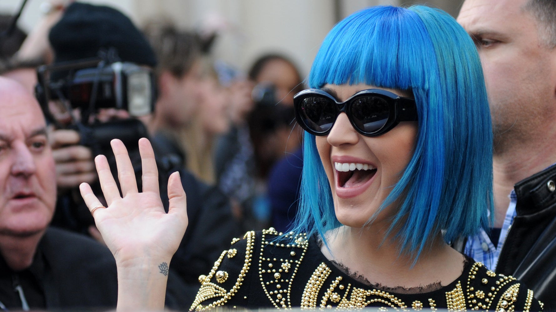 How To Dye Your Hair A Bright Color At Home