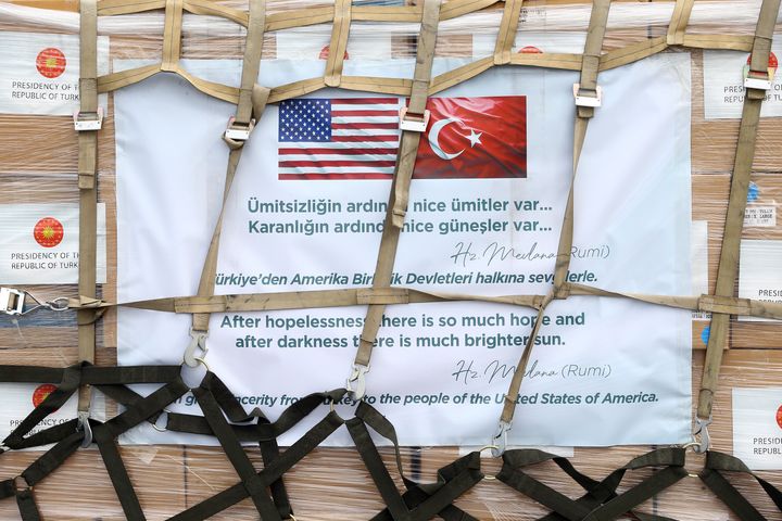 Η Τουρκία στέλνει ιατροφαρμακευτική βοήθεια στις ΗΠΑ ως αρωγή για την αντιμετώπιση της πανδημίας 30 Απριλίου 2020 (Photo by Halil Sagirkaya/Anadolu Agency via Getty Images)