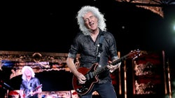 Brian May, guitarrista de 'Queen', hospitalizado tras destrozarse los glúteos haciendo