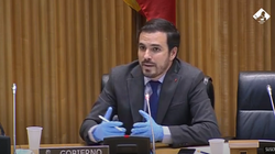 Un diputado de Vox confunde a Alberto Garzón con su hermano y la respuesta del ministro lo deja