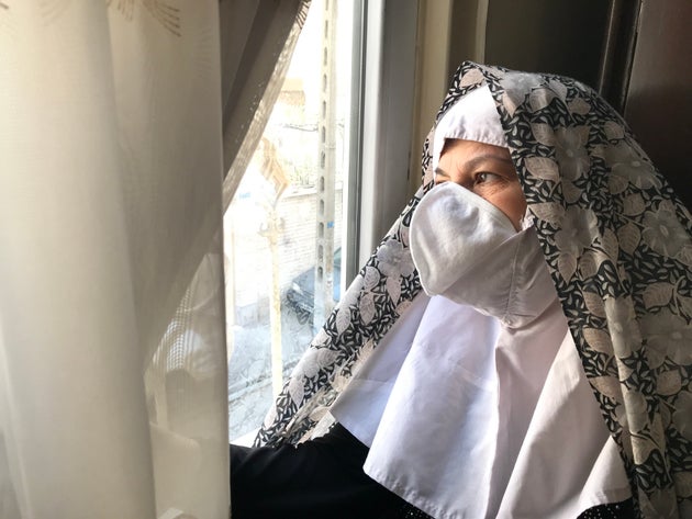 Η Γαλλία έκανε υποχρεωτική την χρήση μάσκας, αλλά εξακολουθεί να απαγορεύει την