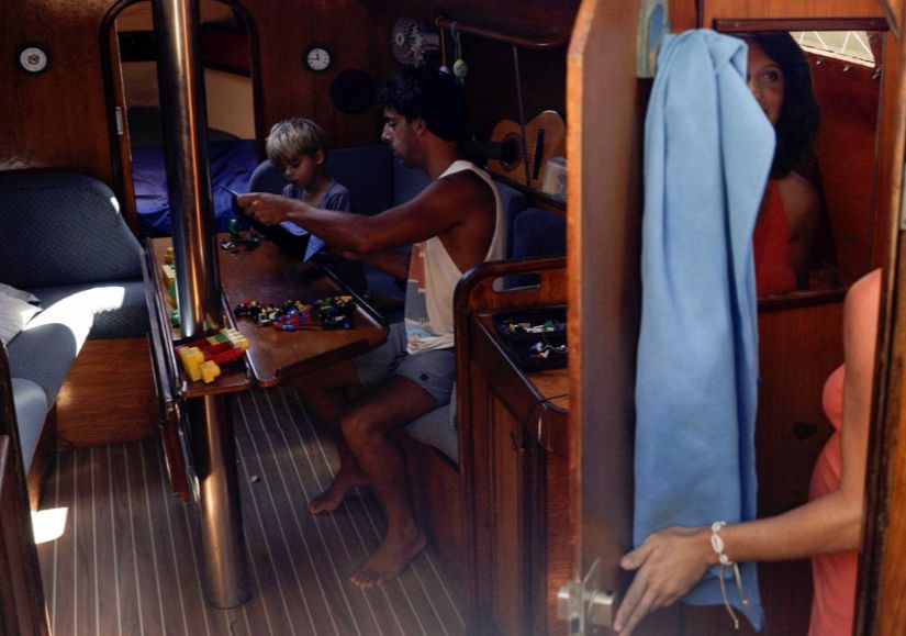 Η οικογένεια που πέρασε την καραντίνα μέσα σε ένα σκάφος κοντά στο Ρίο ντε