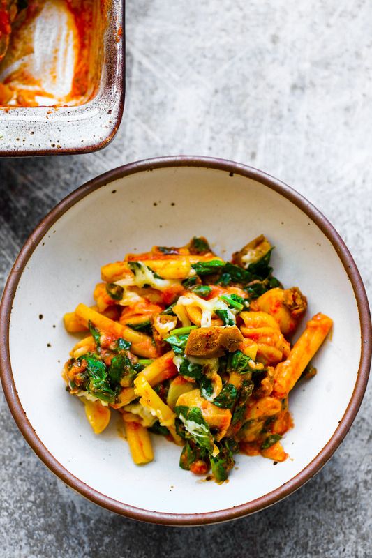 Get the Cheesy Pasta Bake recipe from Healthy Happy Life.﻿