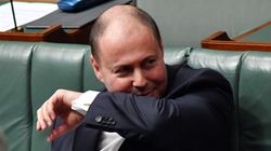 Αυστραλία: Περιπέτεια για υπουργό που έκανε το «λάθος» να βήξει στο κοινοβούλιο