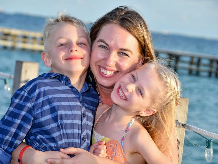 Nathalie Bossé et ses enfants, Théo, 7 ans et Jasmine, 5 ans.