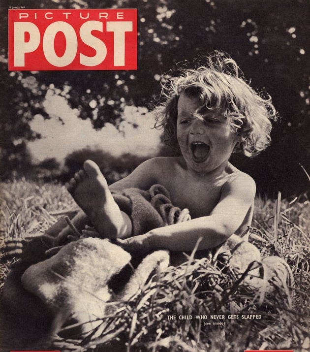 11 Ιουνίου 1949: Στη φωτογραφία η τότε δύο ετών  Zoe η κόρη του Αλεξάντερ Σάδερλαντ (Α. Σ.) Νηλ ιδρυτή του σχολείου Σάμερχιλ. Βασικός ιδεολογικός άξονας του ίδιου και του σχολείου ήταν και είναι ότι το σχολείο πρέπει να προσαρμόζεται ώστε να ταιριάζει στο παιδί και όχι το αντίστροφο.  (Photo by Simon Guttman/Picture Post/IPC Magazines/Getty Images)