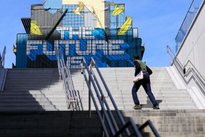 Βρυξέλλες 5 Μαϊου 2020: Τοιχογραφία με το σύνθημα 'The Future Is Europe' 