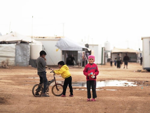 子ども　裸　キャンプ 