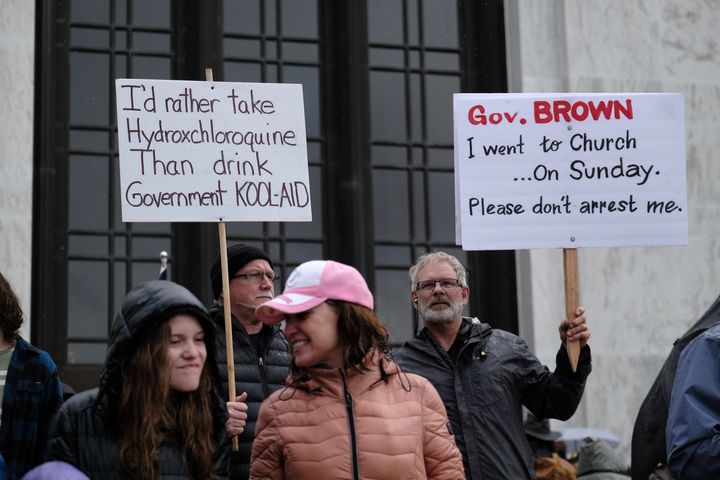 Διαδηλωτές στο Όρεγκον κατά της καραντίνας. 