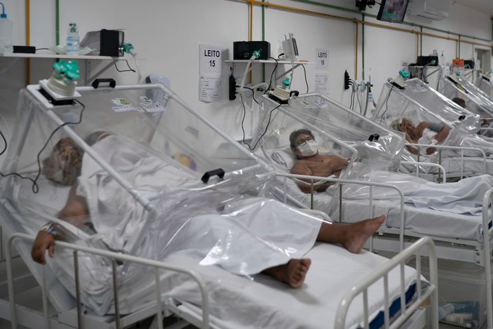 Ασθενείς με κορονοϊό σε νοσοκομείο στο Μανάου της Βραζιλίας.