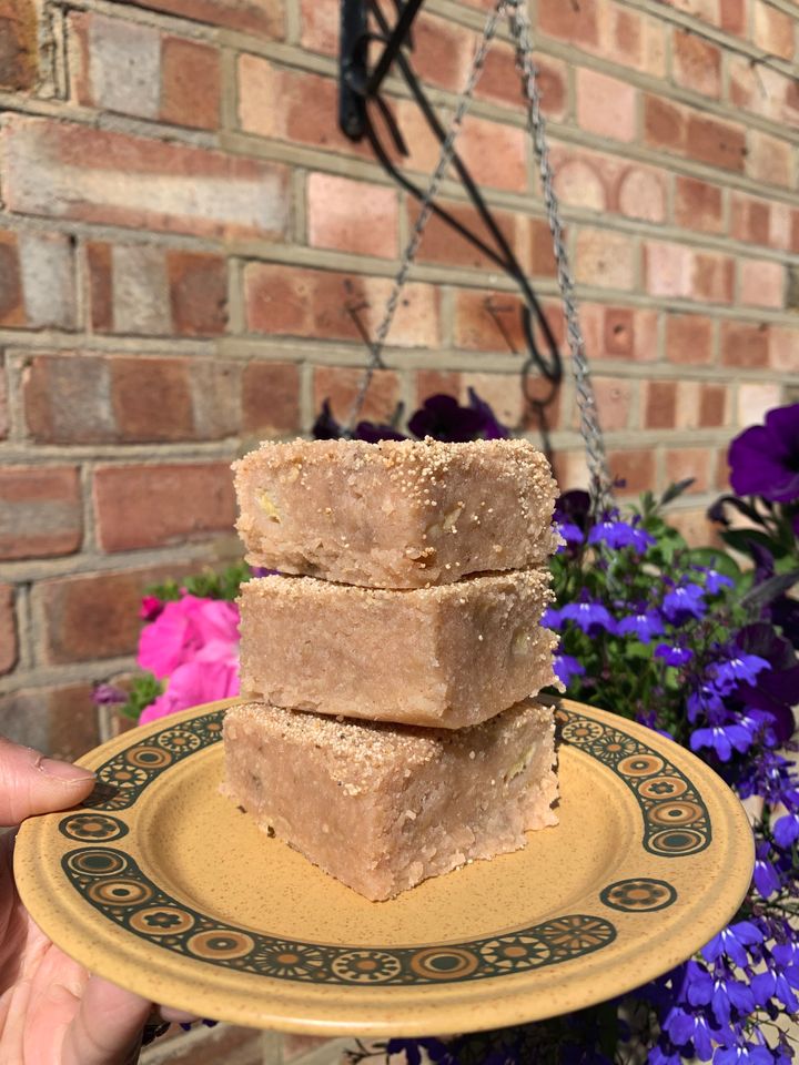 Nga Pyaw Thee Sanwinmakin (Banana Semolina Cake) 