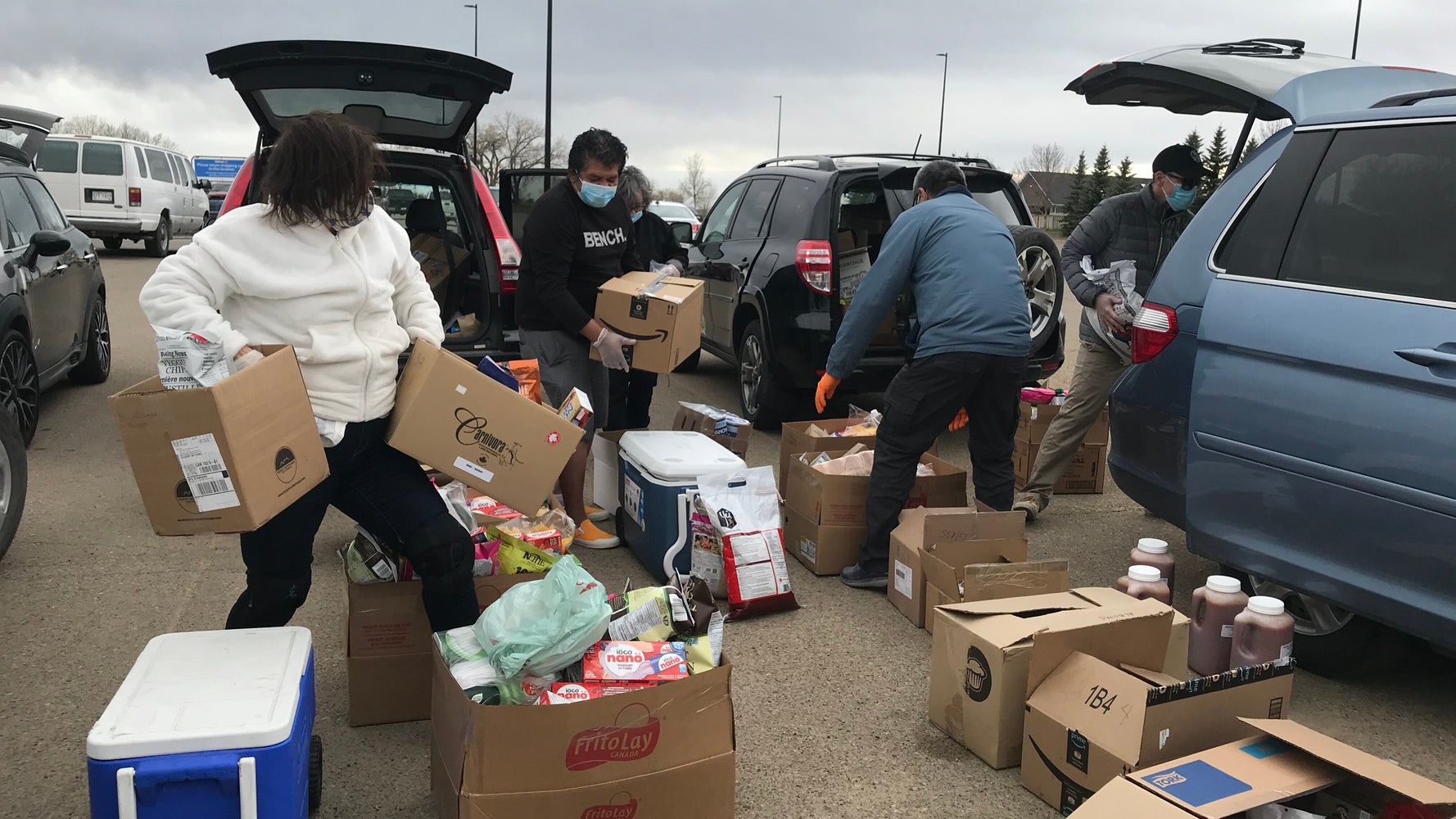 Filipino Front Line Workers Risk Their Lives To Keep Canada Running Huffpost Canada Life