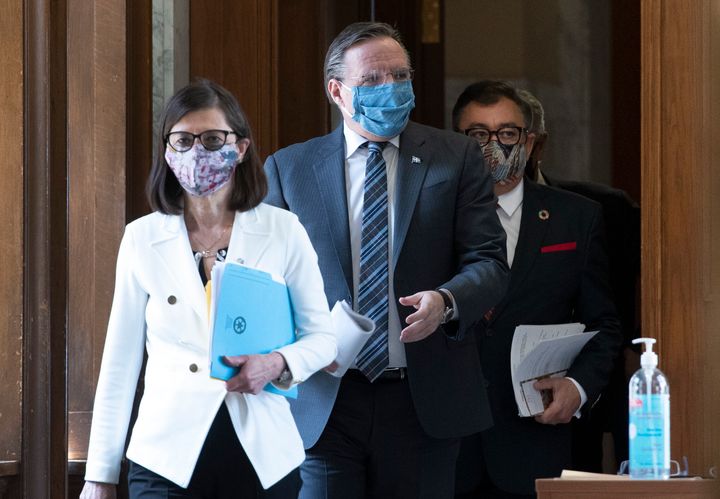 Danielle McCann, François Legault et Horacio Arruda ont rappelé mardi que le virus est encore bien présent au Québec.