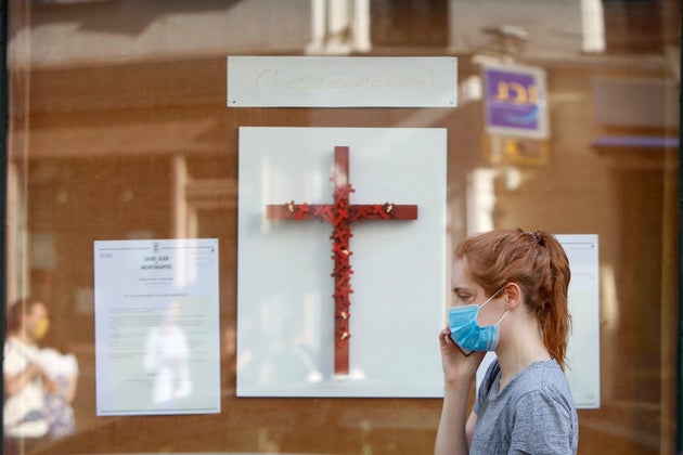 Επιστροφή στη ζωή αλλά ο θάνατος είναι πάντα παρόν. Παρίσι, Γαλλία. 