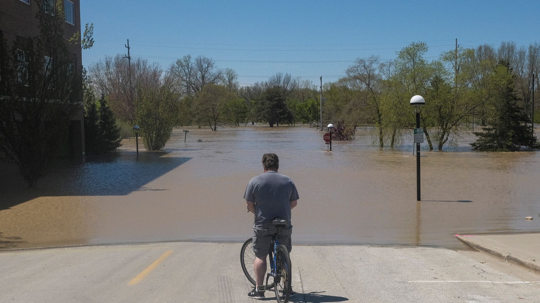 Weather Disasters Are Mounting Amid The Pandemic. Michigan Floods Are Just The Latest - HuffPost