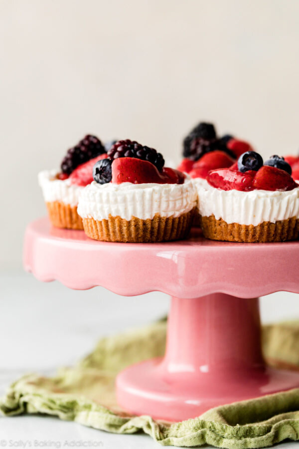 20 FUN SUMMER CAKES -- A roundup of cute cake ideas for summer. | Summer  cakes, Summer birthday cake, Summer cupcakes