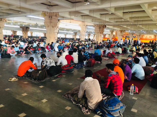 Migrant workers at a temporary shelter set up by the Delhi government in the Chhatarpur temple in New