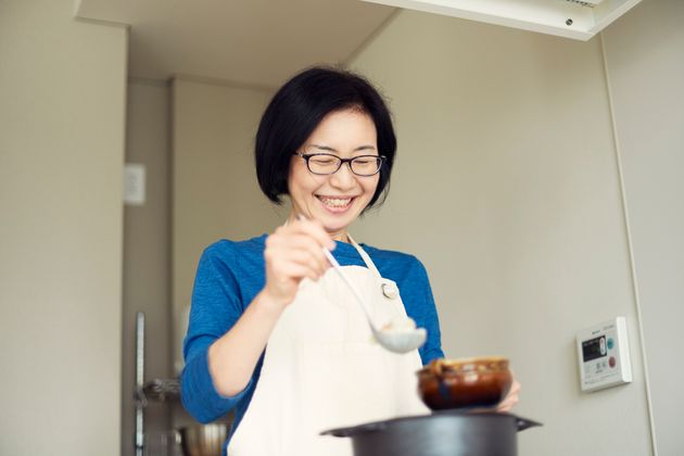 有賀薫さん。2011年から8年間、約3000日にわたって、朝のスープ作りを日々更新している。