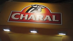 Débrayages dans un abattoir Charal pour une “prime