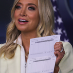 La porte-parole de Trump n'aurait pas dû montrer ce chèque et tous ses