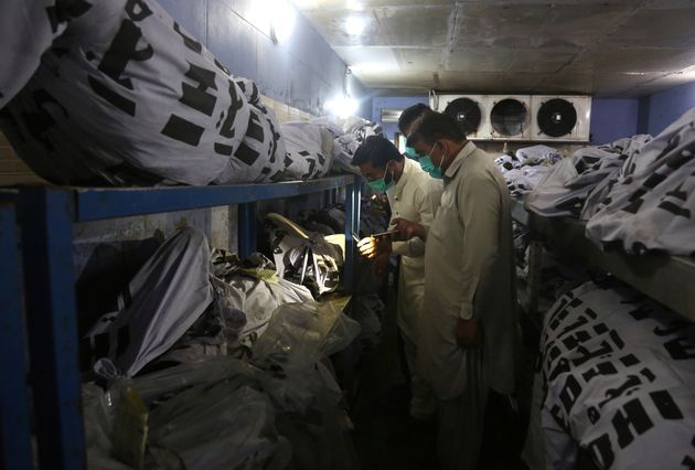 Πακιστάν: Toυλάχιστον 97 νεκροί από το αεροπορικό δυστύχημα – Εντοπίστηκαν τα δύο μαύρα