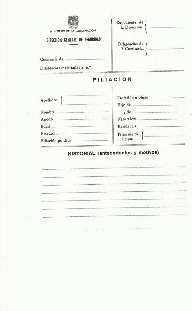 1953.  Μας συλλαμβάνουν στη Μαδρίτη έξω από το Πράντο, με την κατηγορία λαθεμπορίου όπλων! Μας ανοίγουν φάκελο πριν μας αφήσουν (με το δείγμα που πρόλαβα να το… κλέψω από το γραφείο του Αστυνόμου).   