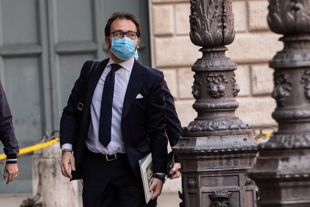 Bonafede And The Naples Rome State Flight For 10 Thousand Euros The Ministry It Was Necessary Rokzfast