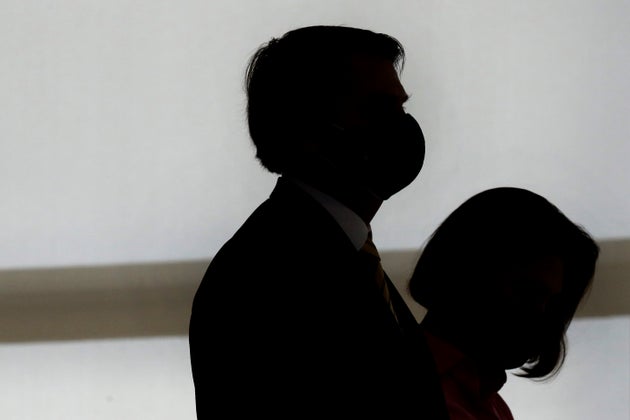 Βραζιλία: Ο Μπολσονάρο επιστρατεύει τους στρατηγούς του για τον κορονοϊό αλλά χάνει τη