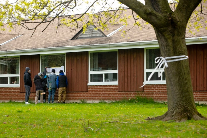 A resident at Altamont Care Community in Scarborough, Ont. receives a Mother's Day visit from her family on May 10, 2020.