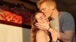 Me enamoré del hijo de mi casera y estamos pasando juntos el