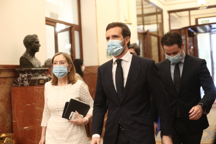 Pablo Casado, Teodoro García Egea y Ana Pastor llegando juntos este miércoles al Congreso.