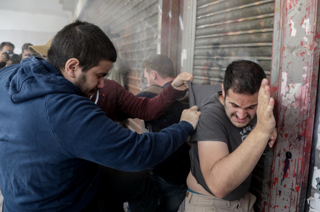 Συγκέντρωση διαμαρτυρίας εργαζόμενων στον τουρισμό και στην εστίαση - Ένταση και χημικά στην