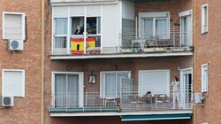 Piden que este sábado a las 13:00 suene 'Quiero un corazón contento' en ventanas y balcones por los servicios