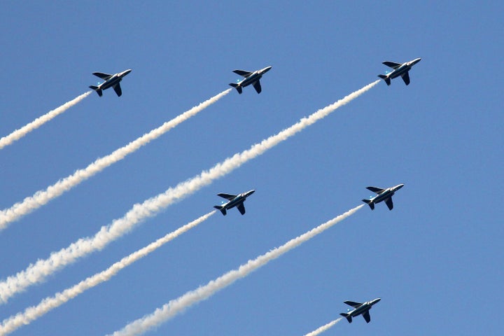 2014年5月31日の国立競技場最後のイベントで飛行したブルーインパルス