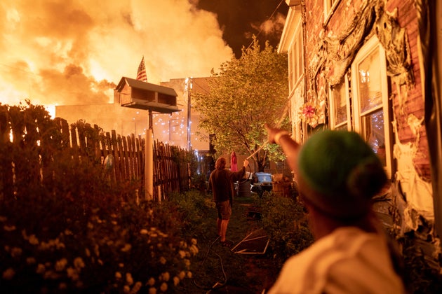 Terza notte di disordini a Minneapolis