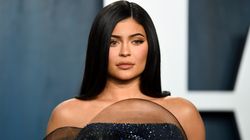 Forbes retire à Kylie Jenner son titre de milliardaire et l’accuse d’avoir