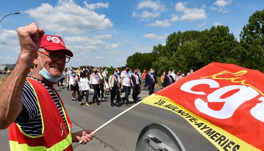 À Maubeuge, des milliers de manifestants contre le plan de