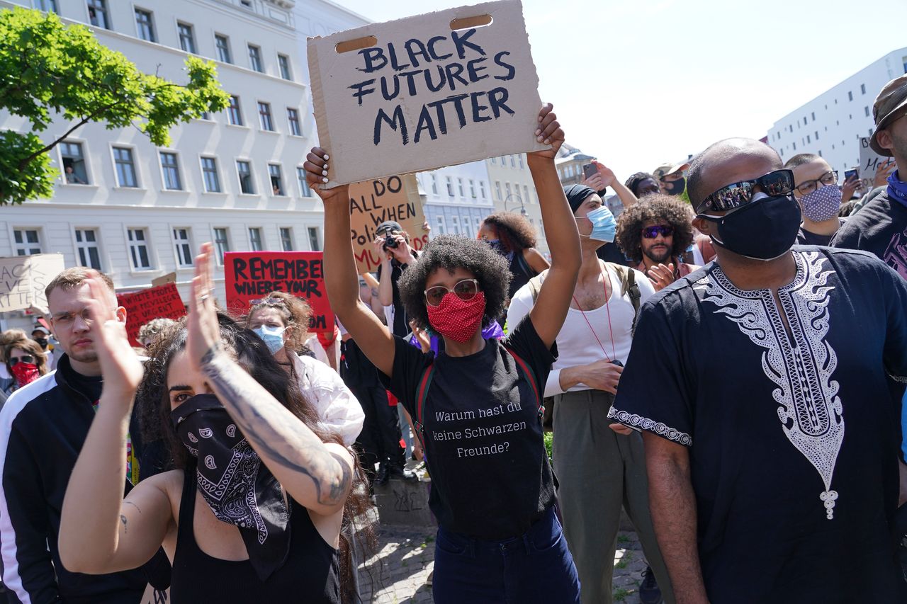 Διαδηλωτές συγκεντρώθηκαν στο Βερολίνο, για διαμαρτυρία κατά του ρατσισμού μετά την δολοφονία του Τζορτζ Φλόιντ στις ΗΠΑ. 