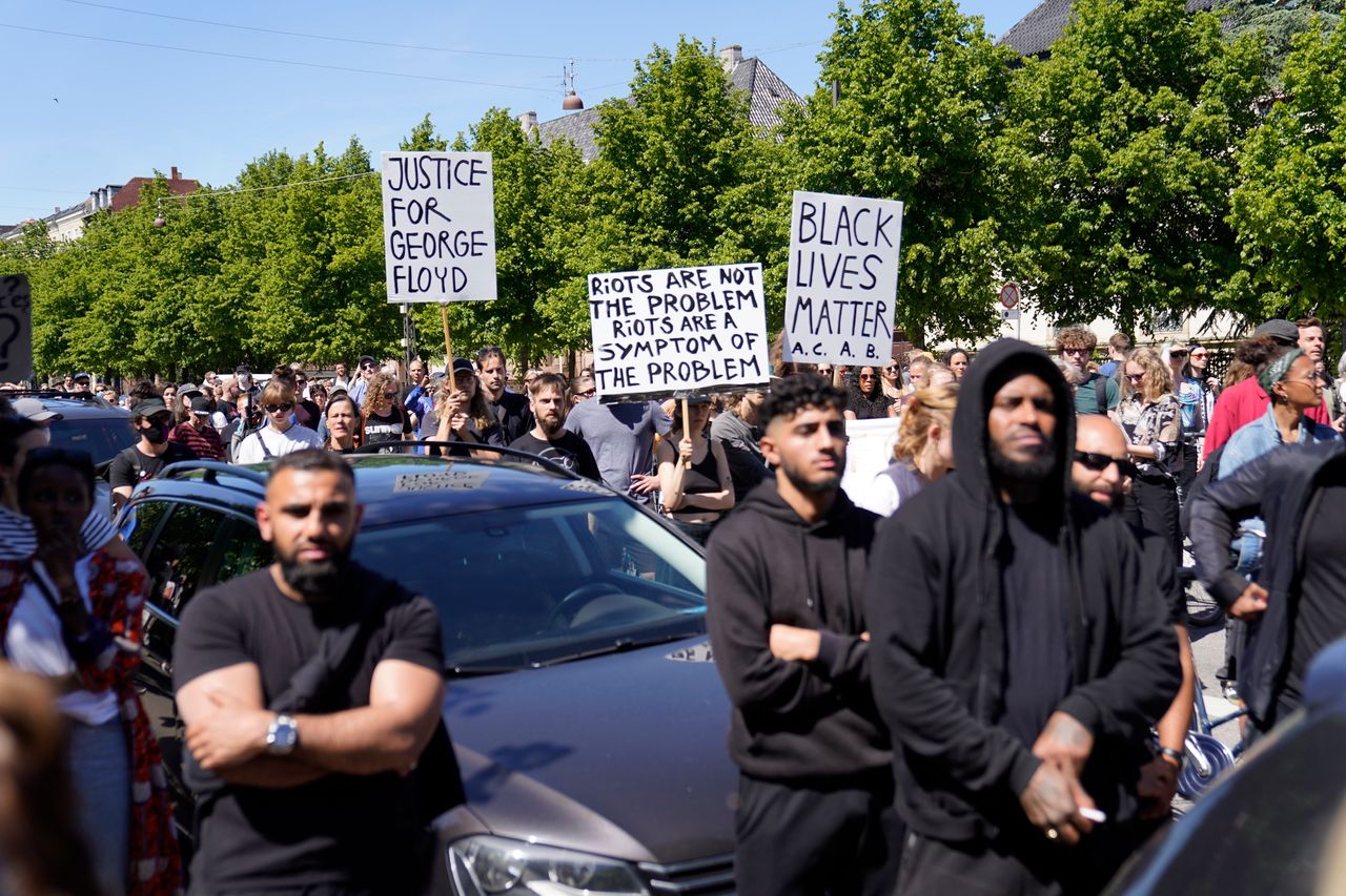 Διαδηλωτές στην Κοπεγχάγη για την δολοφονία του Τζορτζ Φλόιντ από αστυνομικούς της Μινεάπολης στις Ηνωμένες Πολιτείες. 