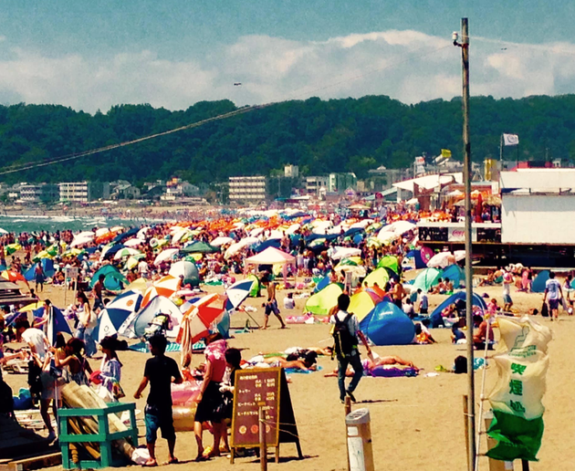 今夏だけは由比ガ浜を密にしないで 年の海水浴場と海の家の開設中止を発表 ハフポスト