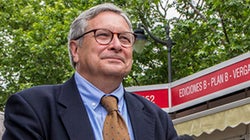 Manuel Gil revela cómo será la Feria del Libro de Madrid en la era de la covid-19, una burbuja en el Parque del